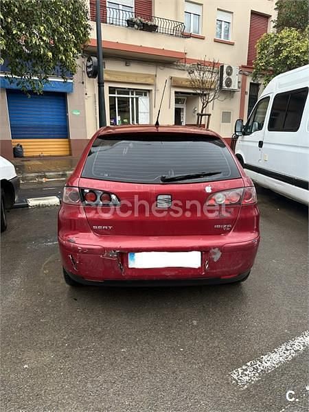 Usado Seat Ibiza Sport 100 CV (73 kW) 2005 Granate Utilitario