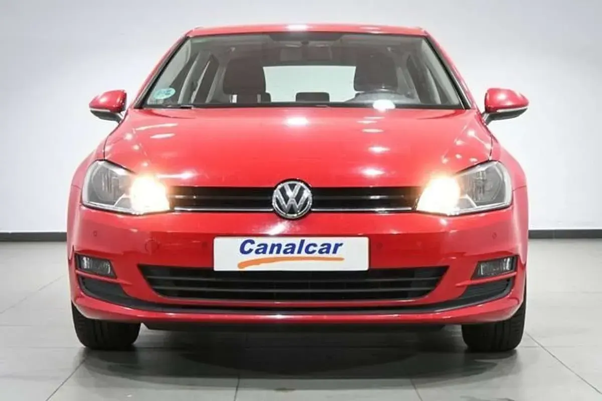 Usado VW Golf VII Edition 110 CV (80 kW) 2015 Rojo Utilitario