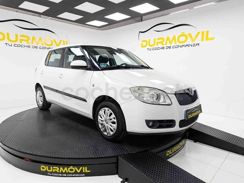 Usado Skoda Fabia 60 CV (44 kW) 2010 Blanco Berlina