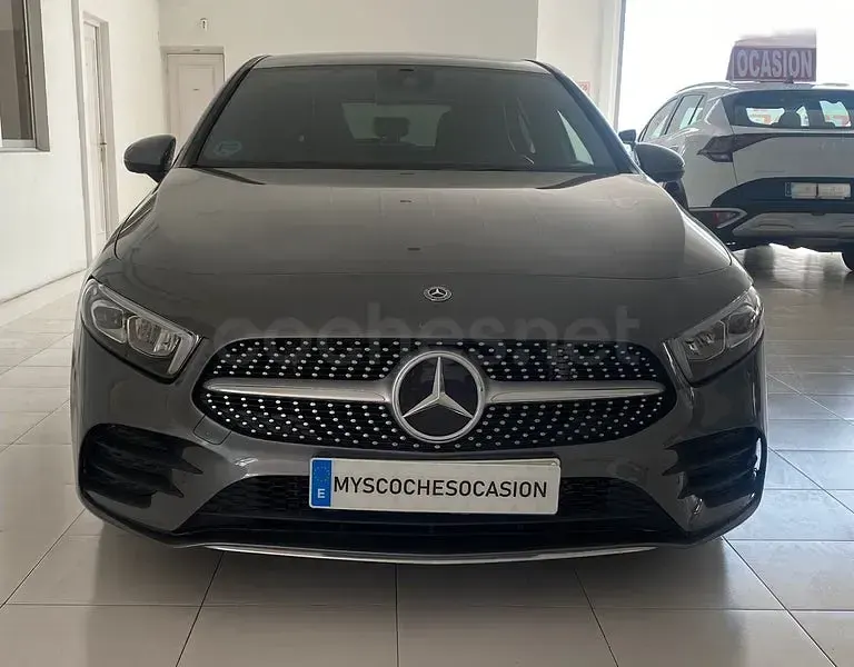 Usado Mercedes A200 163 CV (119 kW) 2018 Gris / plata Berlina
