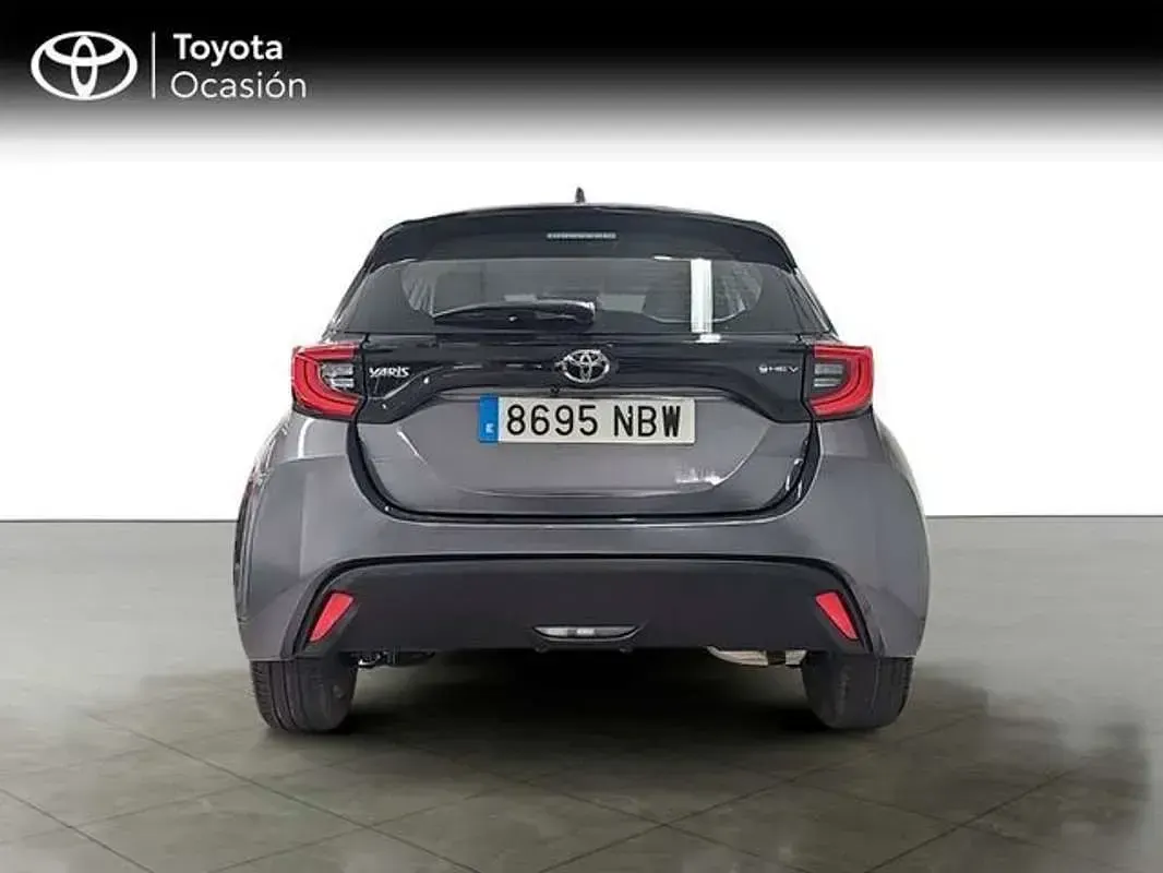 Usado Toyota Yaris Active 116 CV (85 kW) 2025 Gris Utilitario