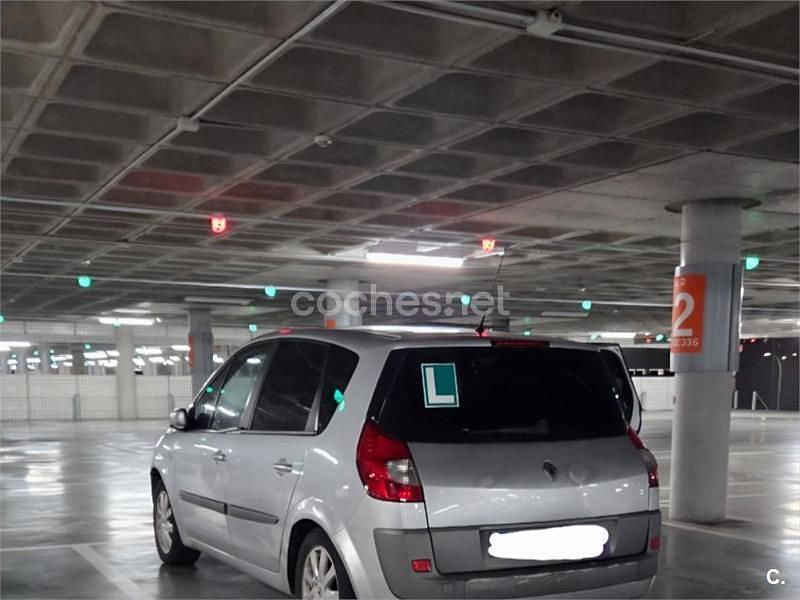 Usado Renault Scénic II Dynamique 110 CV (80 kW) 2007 Gris / plata Monovolumen