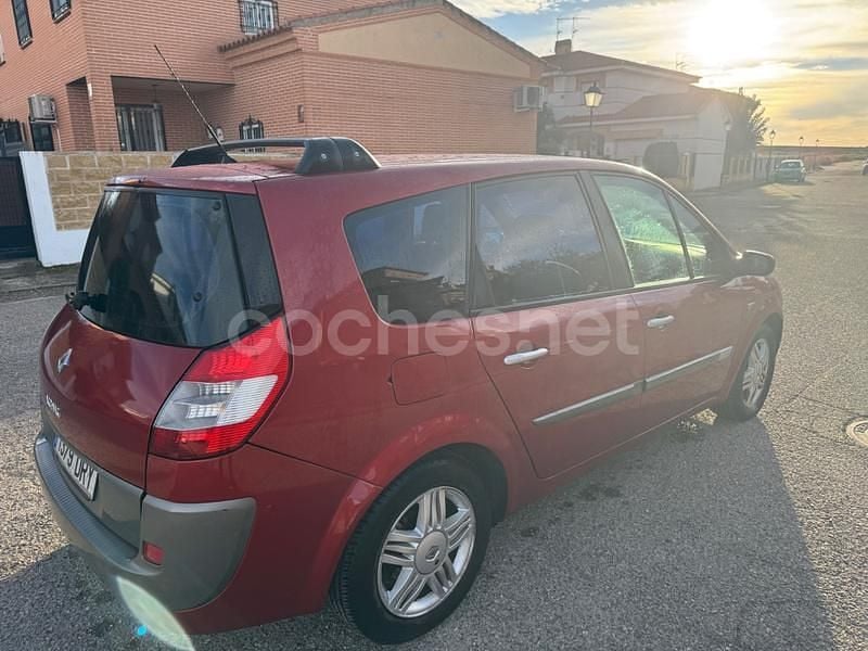 Usado Renault Grand Scénic II Privilege 135 CV (99 kW) 2006 Granate Monovolumen