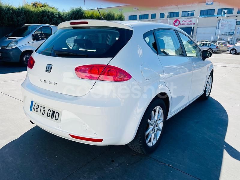 Usado Seat Leon Style 105 CV (77 kW) 2010 Blanco Berlina