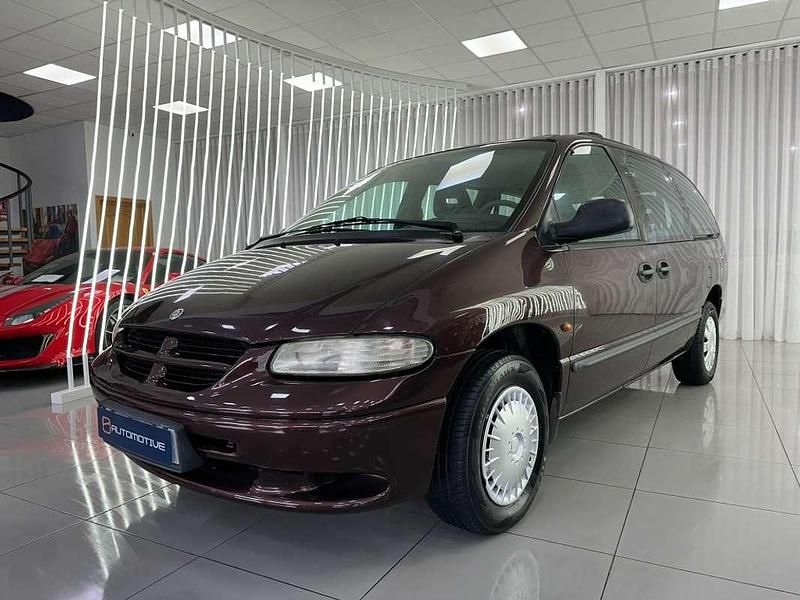 Burdeos Usado 2002 Chrysler Voyager Monovolumen | 4990 € (Precio justo) - Imagen 1/4