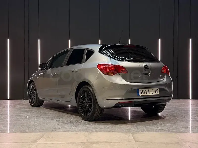 Usado Opel Astra Selective 110 CV (80 kW) 2015 Gris / plata Berlina