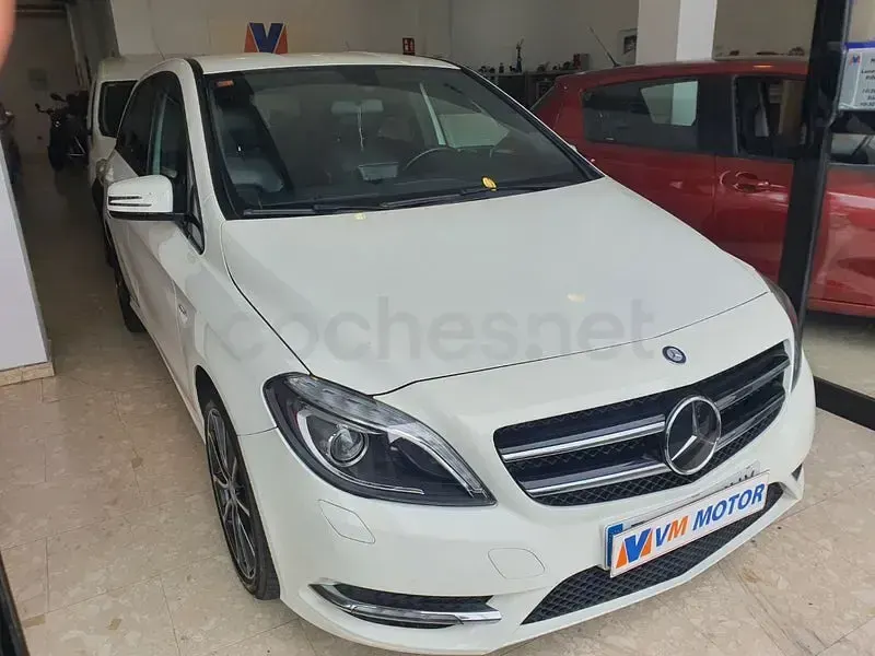 Usado Mercedes B180 109 CV (80 kW) 2012 Blanco Monovolumen
