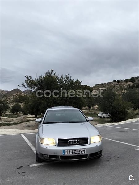Gris / plata Usado 2002 Audi A4 Berlina | 4800 € (Precio justo) - Imagen 1/4