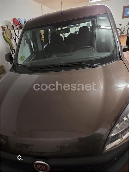 Usado Fiat Doblò Easy 95 CV (69 kW) 2016 Marrón Monovolumen