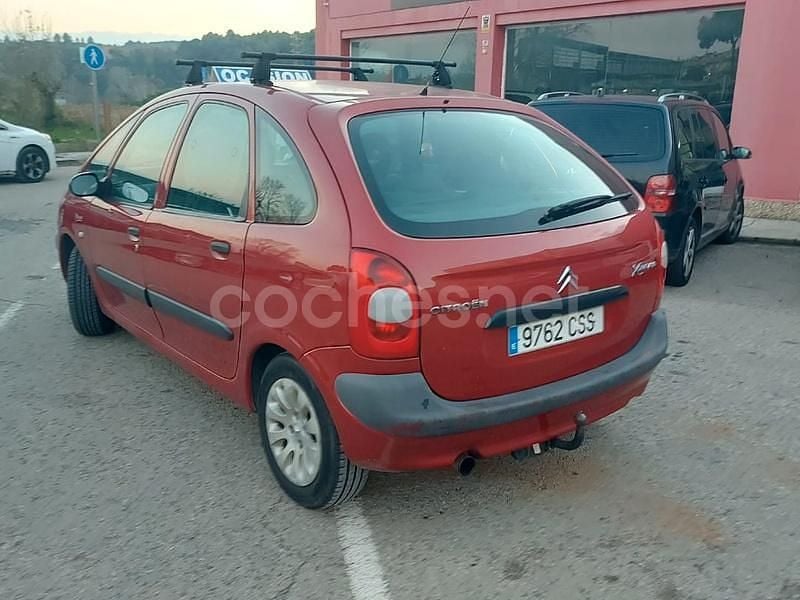 Usado Citroën Xsara Picasso Exclusive 110 CV (80 kW) 2004 Granate Monovolumen
