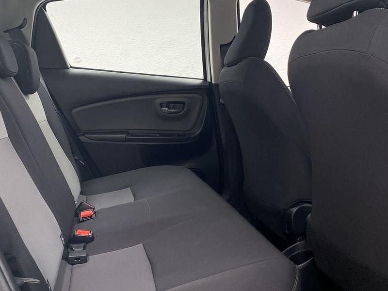 Usado Toyota Yaris Active 100 CV (73 kW) 2016 Blanco