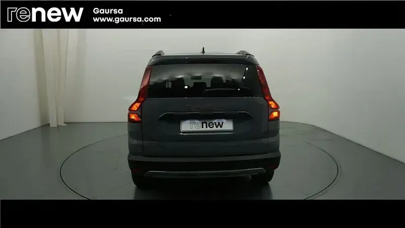 Usado Dacia Jogger Extreme 140 CV (102 kW) 2025 Gris Monovolumen