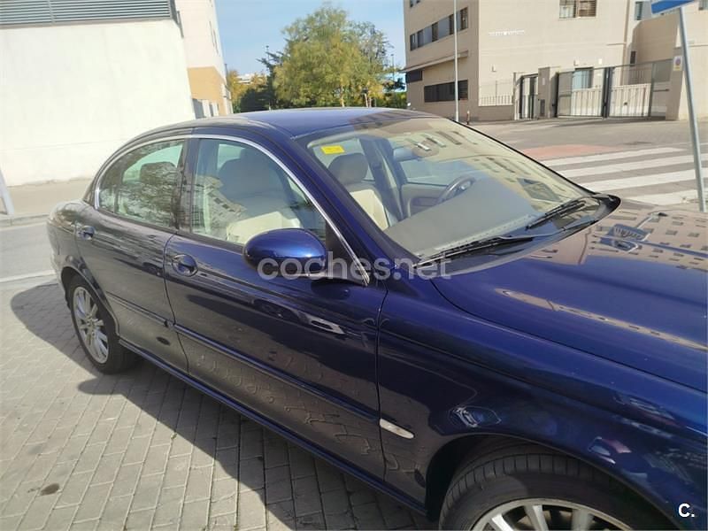 Usado Jaguar X-type Executive 196 CV (144 kW) 2004 Azul Berlina