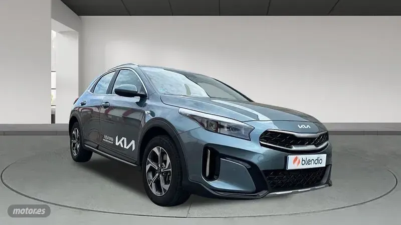 Usado Kia XCeed 136 CV (100 kW) 2024 Gris SUV
