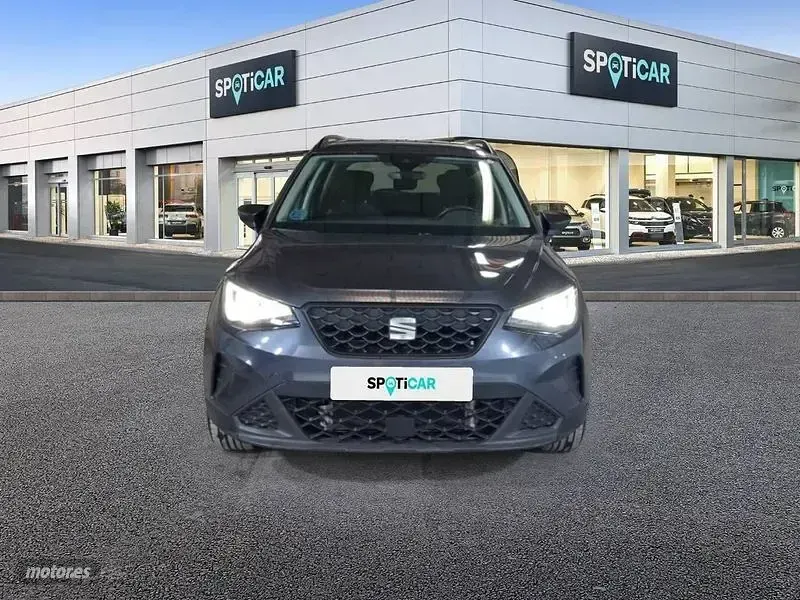 Usado Seat Arona Style 110 CV (80 kW) 2023 Gris SUV