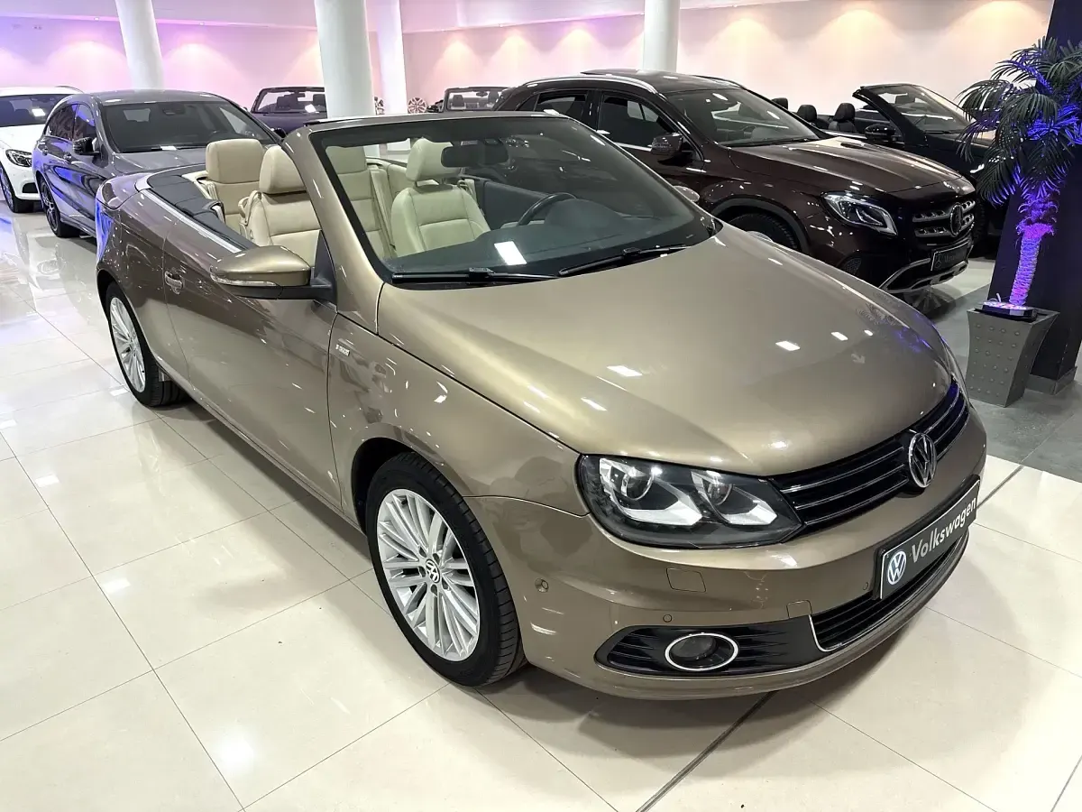 Usado VW Eos 140 CV (102 kW) 2015 Marrón Descapotable