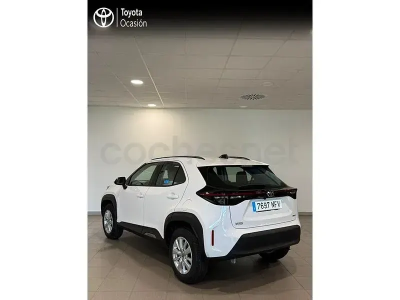 Usado Toyota Yaris Cross Business Edition 116 CV (85 kW) 2025 Blanco SUV
