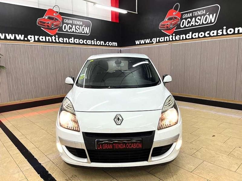 Usado Renault Scénic III Dynamique 106 CV (77 kW) 2010 Blanco Monovolumen