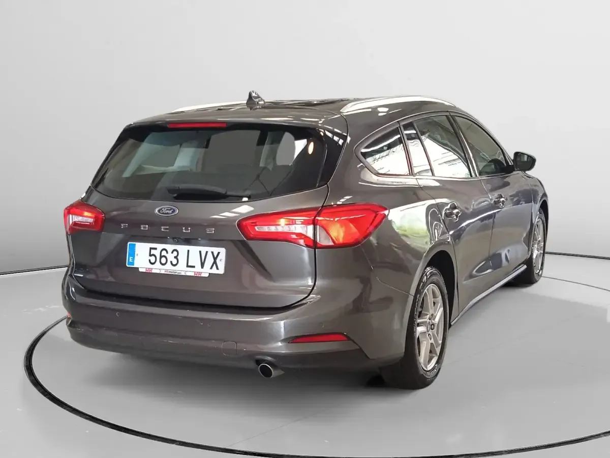 Usado Ford Focus Trend+ 120 CV (88 kW) 2020 Negro Familiar