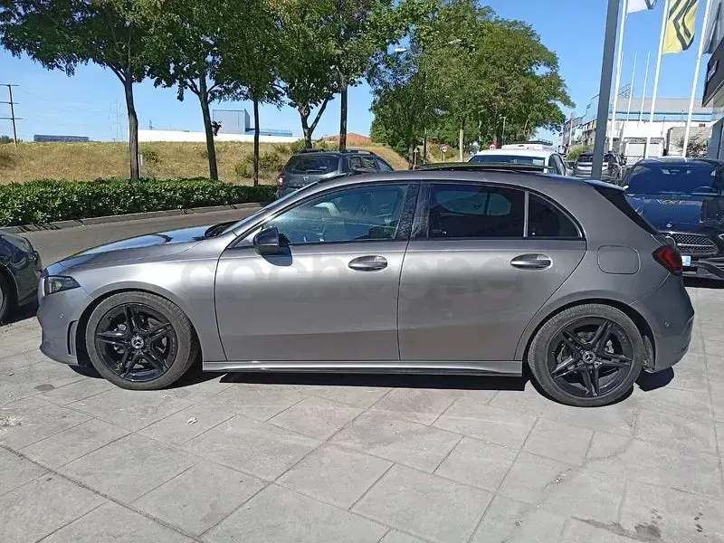 Usado Mercedes A180 116 CV (85 kW) 2018 Gris / plata Berlina