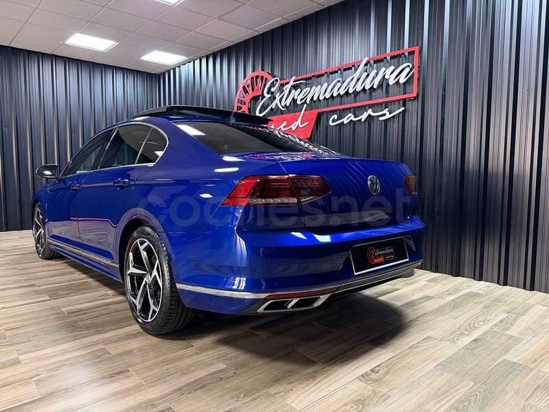 Usado VW Passat R-line 150 CV (110 kW) 2021 Azul Berlina