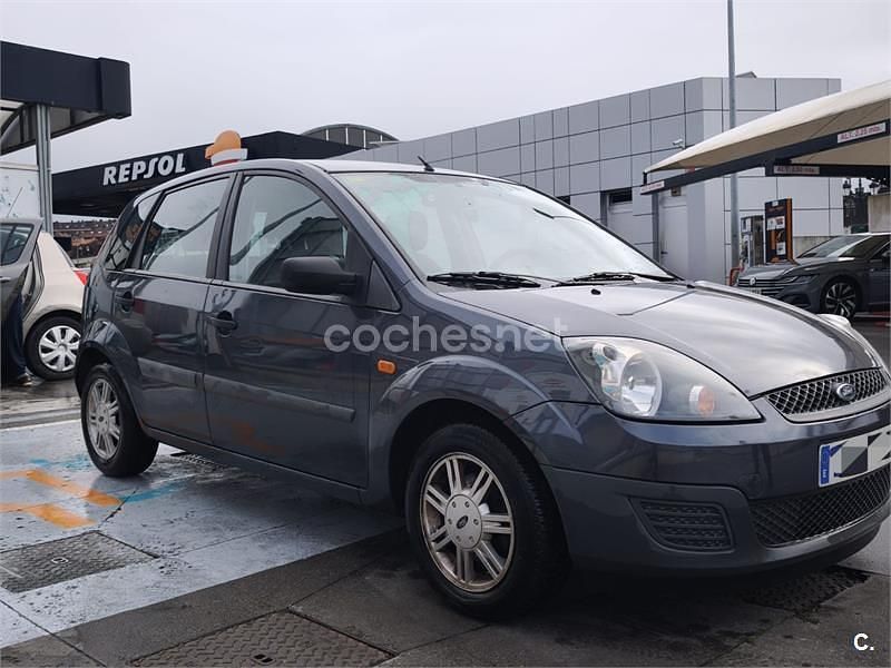 Usado Ford Fiesta Ambiente 68 CV (50 kW) 2008 Gris / plata Berlina