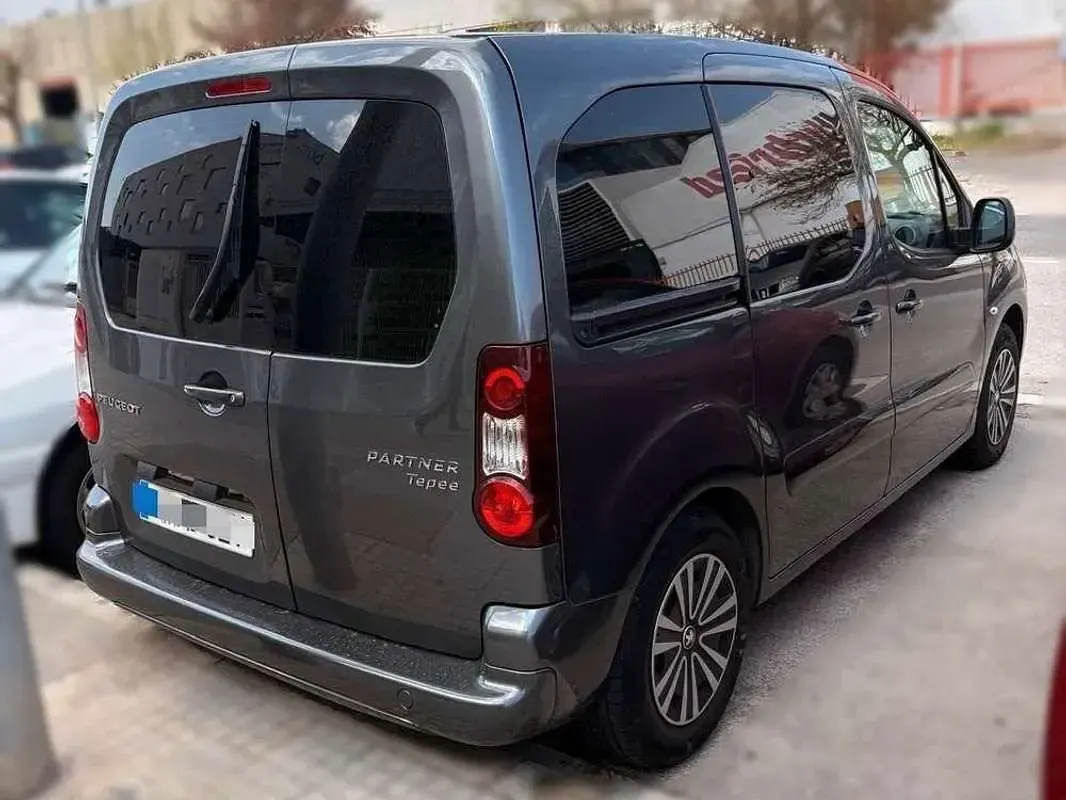 Usado Peugeot TePee Active 99 CV (72 kW) 2016 Gris Van