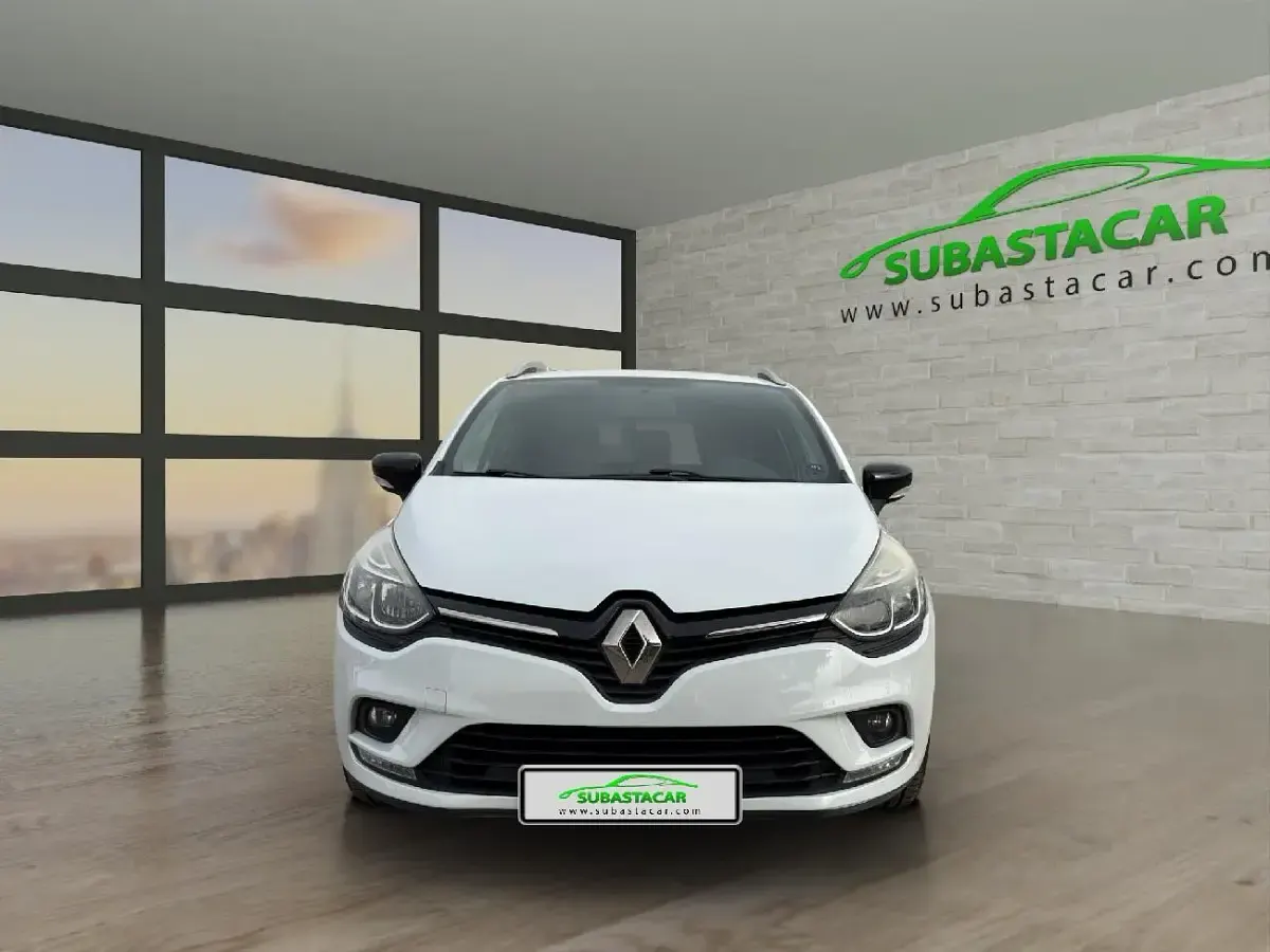 Usado Renault Clio GrandTour LIMITED 90 CV (66 kW) 2018 Blanco Familiar