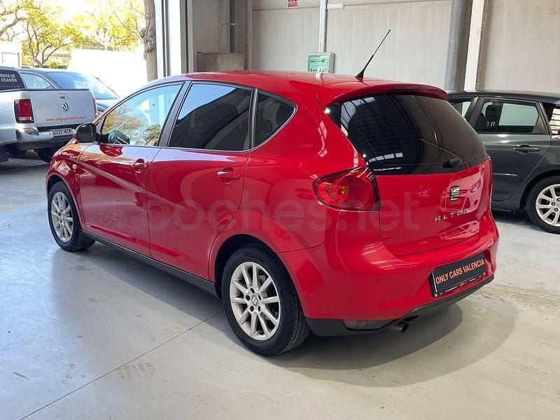 Usado Seat Altea Style 105 CV (77 kW) 2011 Rojo Monovolumen