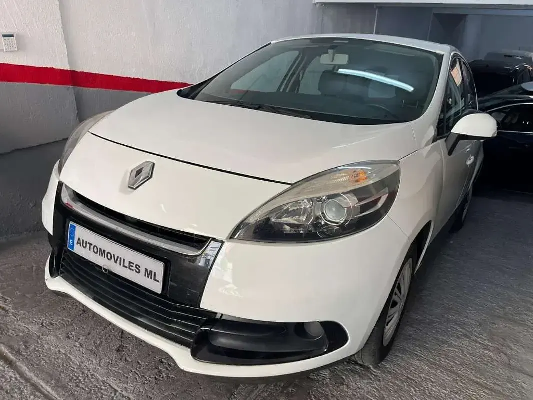 Usado Renault Scénic III 110 CV (80 kW) 2012 Blanco Monovolumen
