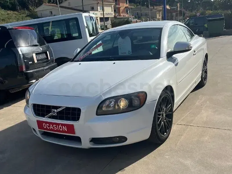 Begagnad Volvo C70 Momentum 136 HK (100 kW) 2009 Vit Cab