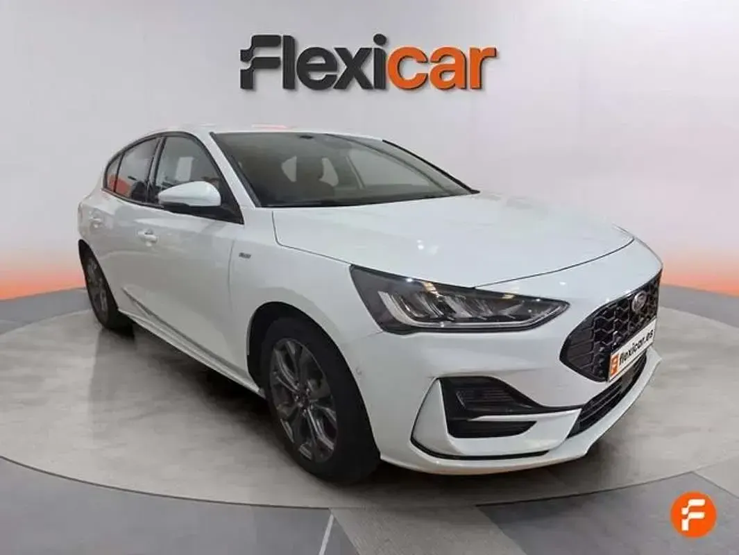Usado Ford Focus ST-Line 125 CV (91 kW) 2022 Blanco Berlina