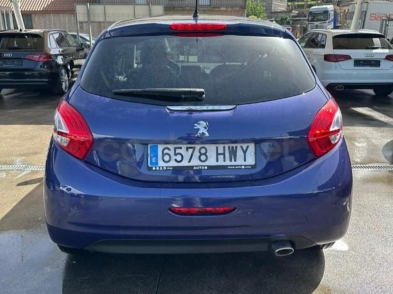 Usado Peugeot 208 Active 92 CV (67 kW) 2014 Azul Utilitario