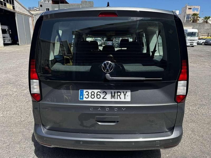 Usado VW Caddy Maxi 102 CV (75 kW) 2024 Gris Monovolumen