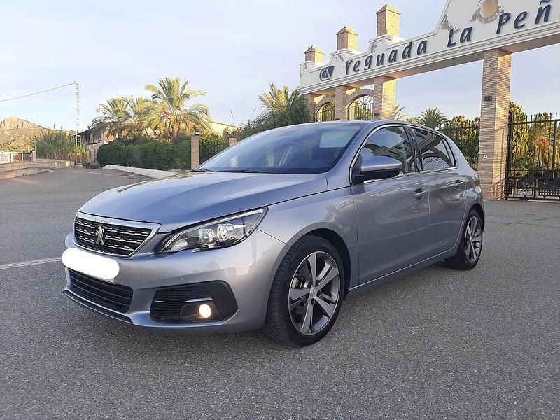 Usado Peugeot 308 Allure 130 CV (95 kW) 2020 Gris