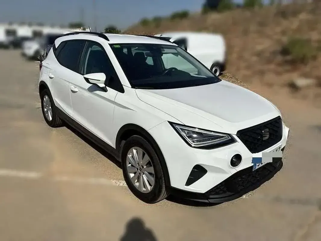 Usado Seat Arona Style Plus 110 CV (80 kW) 2022 Blanco SUV