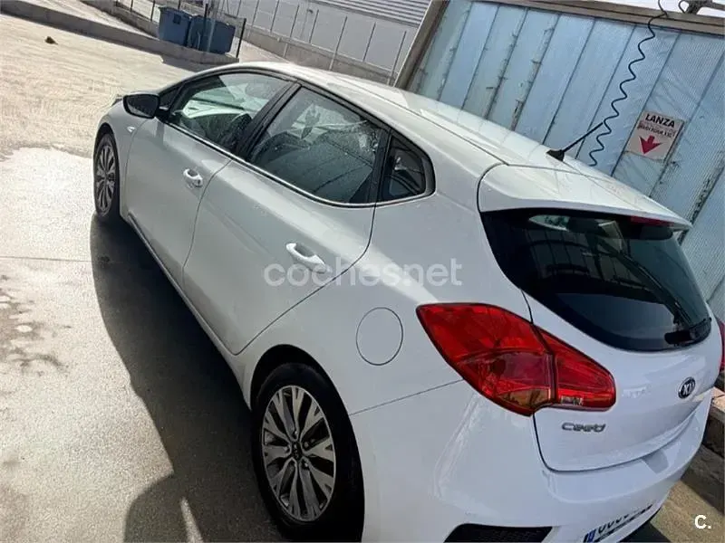 Usado Kia Ceed GT 90 CV (66 kW) 2018 Blanco Berlina