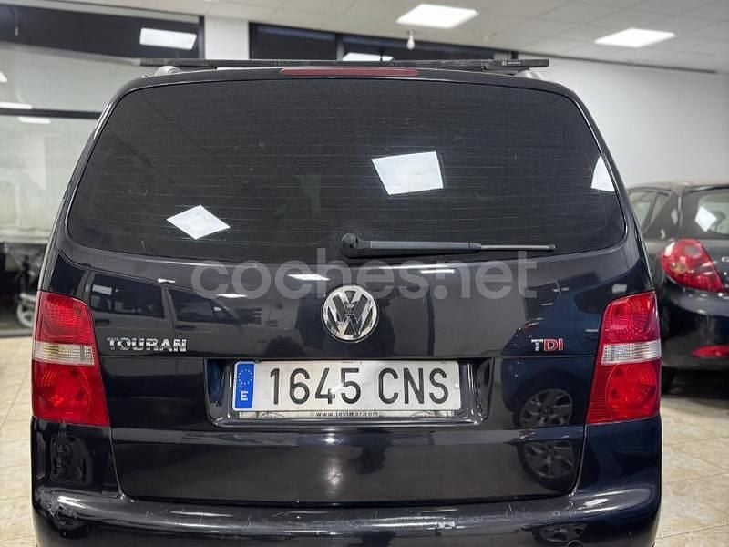 Usado VW Touran Highline 140 CV (102 kW) 2003 Negro Monovolumen