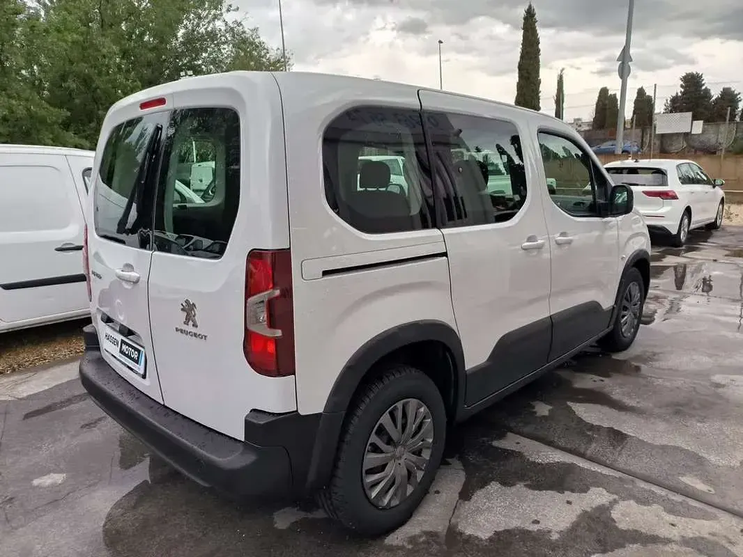 Usado Peugeot Rifter Active 102 CV (75 kW) 2022 Blanco Monovolumen