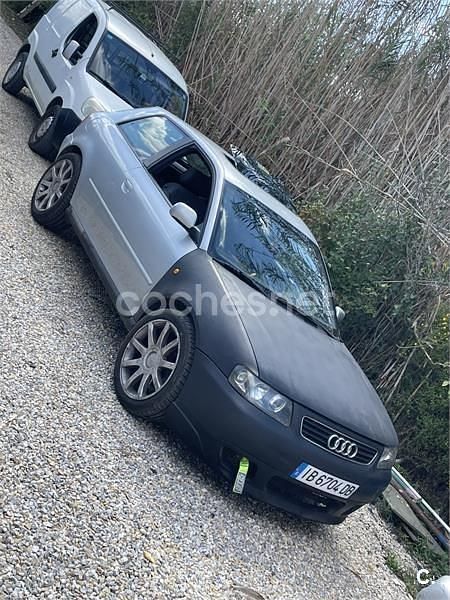 Usado Audi A3 Ambition 125 CV (91 kW) 1999 Gris / plata Berlina