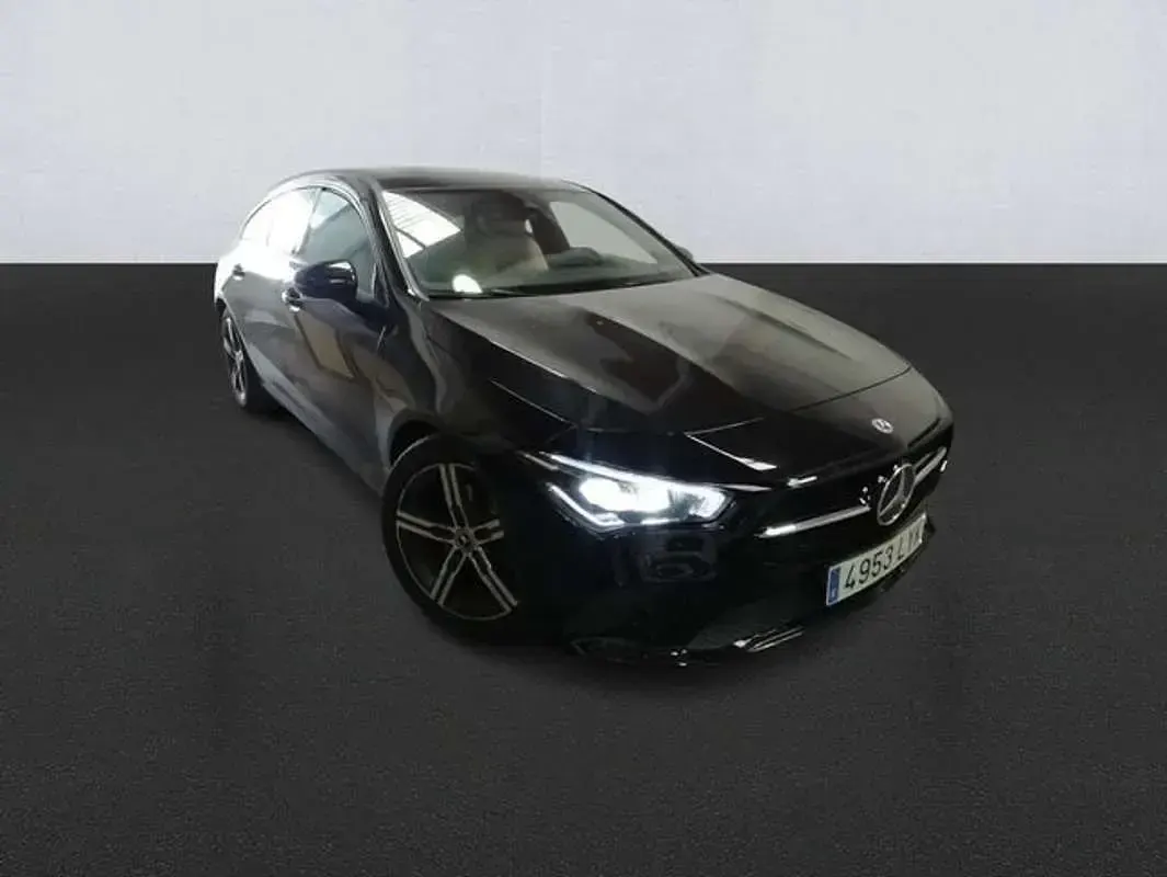 Usado Mercedes CLA200 Shooting Brake 150 CV (110 kW) 2022 Negro Familiar