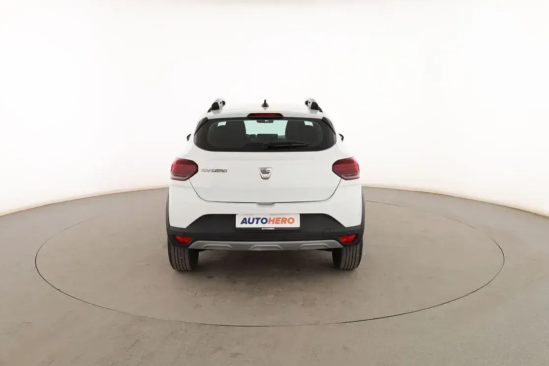 Usado Dacia Sandero Comfort 91 CV (66 kW) 2021 Blanco Berlina