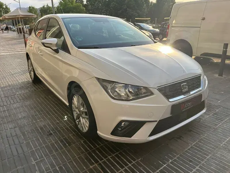 Usado Seat Ibiza Reference 95 CV (69 kW) 2018 Blanco Utilitario