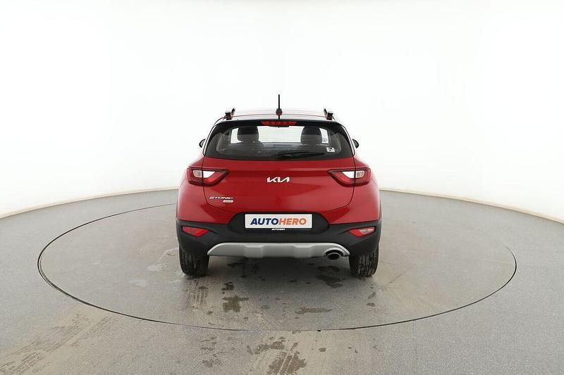 Usado Kia Stonic 101 HP (74 kW) 2023 Vermelho SUV