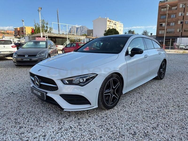 Usado Mercedes CLA200 Shooting Brake 150 CV (110 kW) 2021 Blanco Familiar