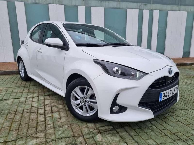 Usado Toyota Yaris Hybrid Business Edition 116 CV (85 kW) 2020 Blanco Utilitario