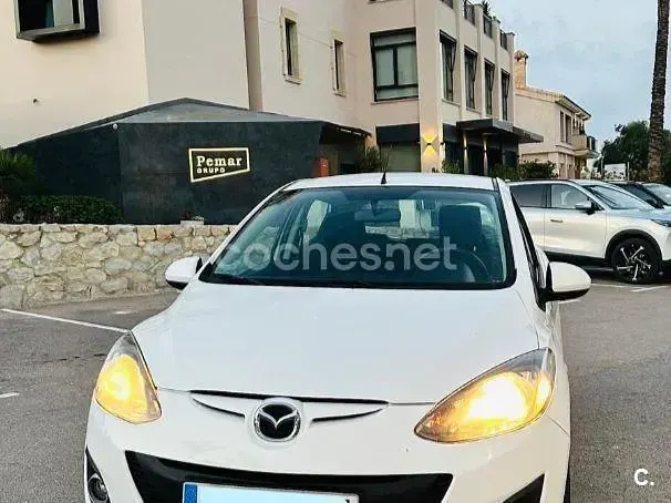 Usado Mazda 2 Style 75 CV (55 kW) 2014 Blanco Berlina
