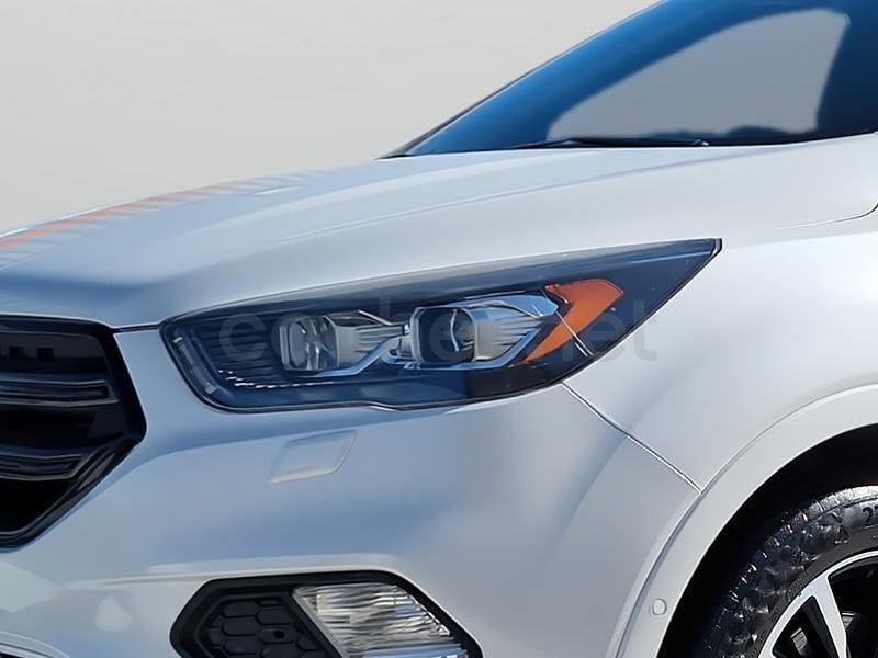 Usado Ford Kuga ST-Line 150 CV (110 kW) 2017 Blanco SUV