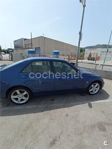Usado Lexus IS200 Luxury Line 155 CV (114 kW) 2002 Azul Berlina