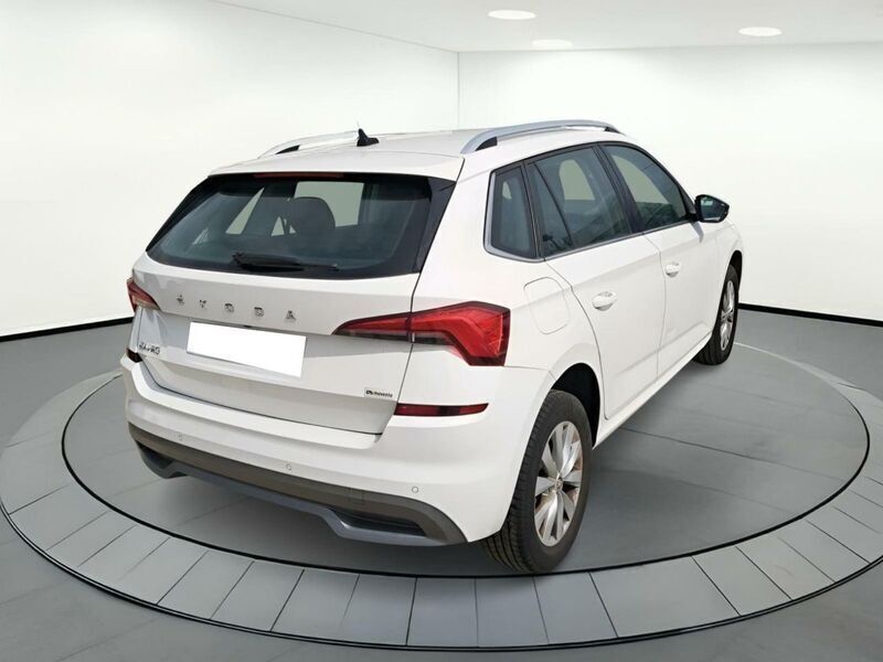 Usado Skoda Kamiq Ambition 110 CV (80 kW) 2021 Blanco SUV